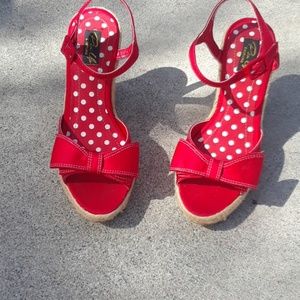 Pin up couture wedges
